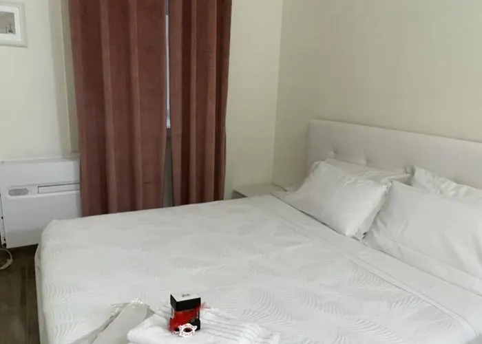 Matilde's Lagoon Side