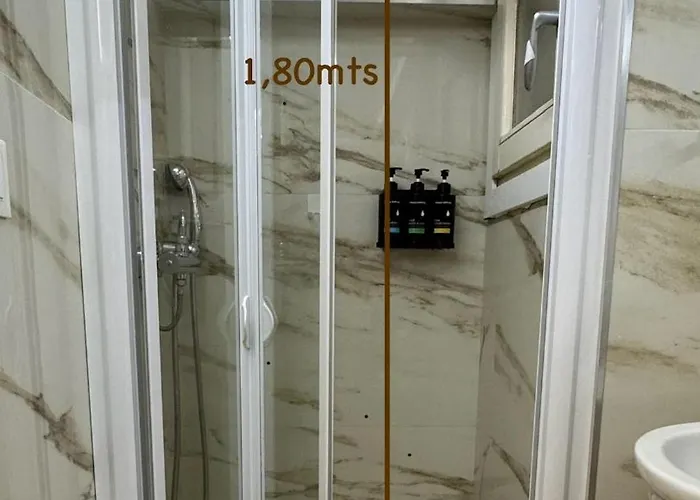 Matilde's Lagoon Side 公寓